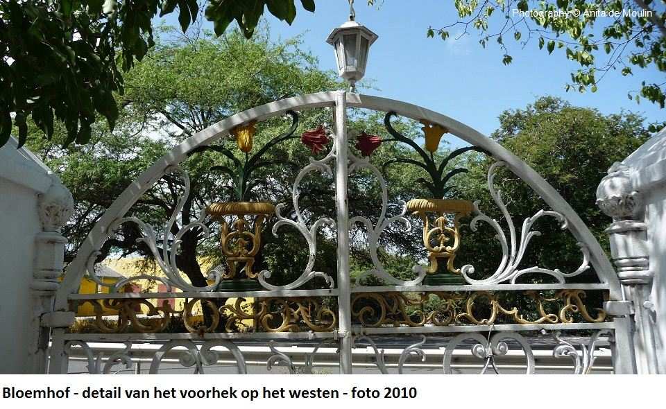 07. Bloemhof detail voorhek op het westen 2010